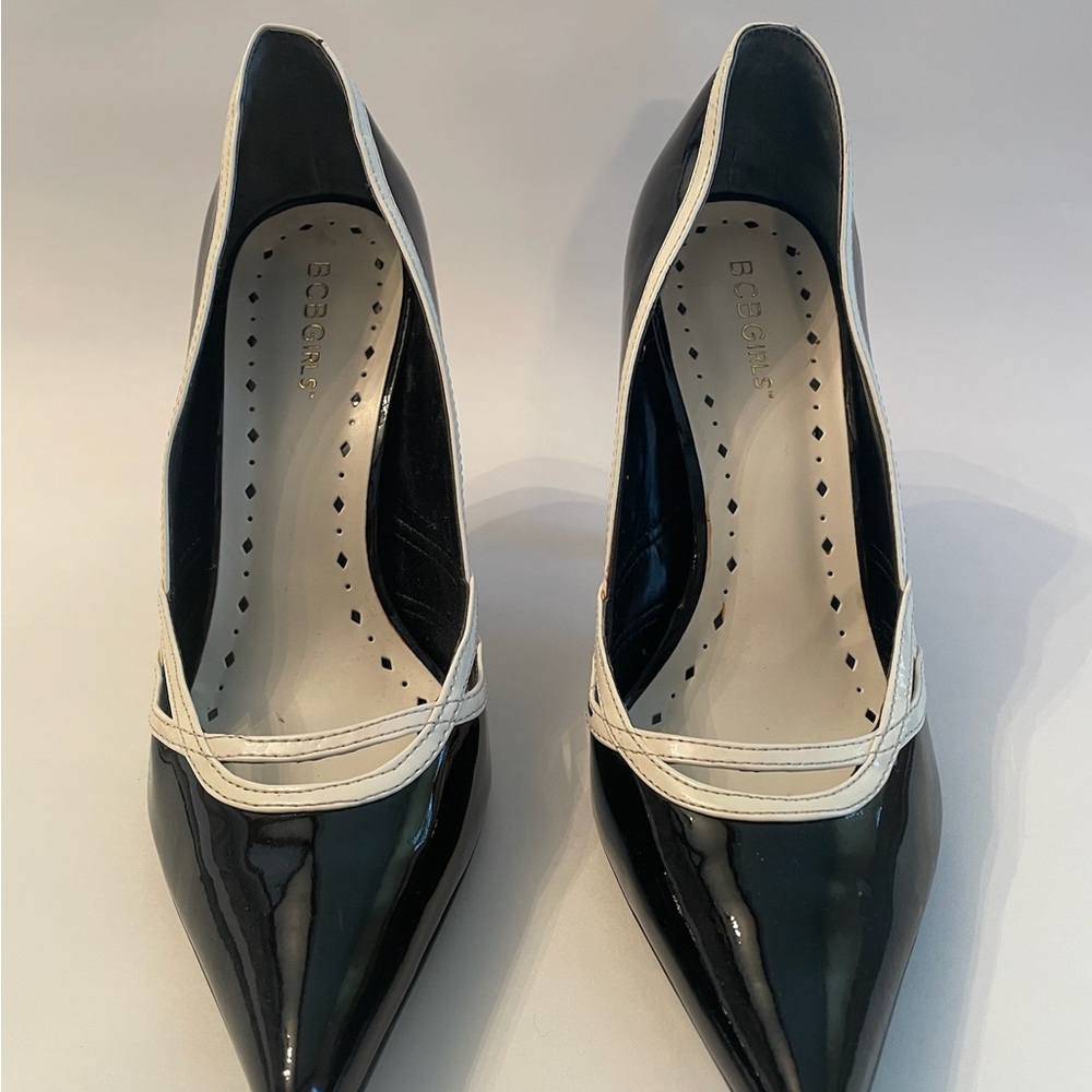 BCBG Girls pumps. Black patent leather/off white trim . 4” heels.